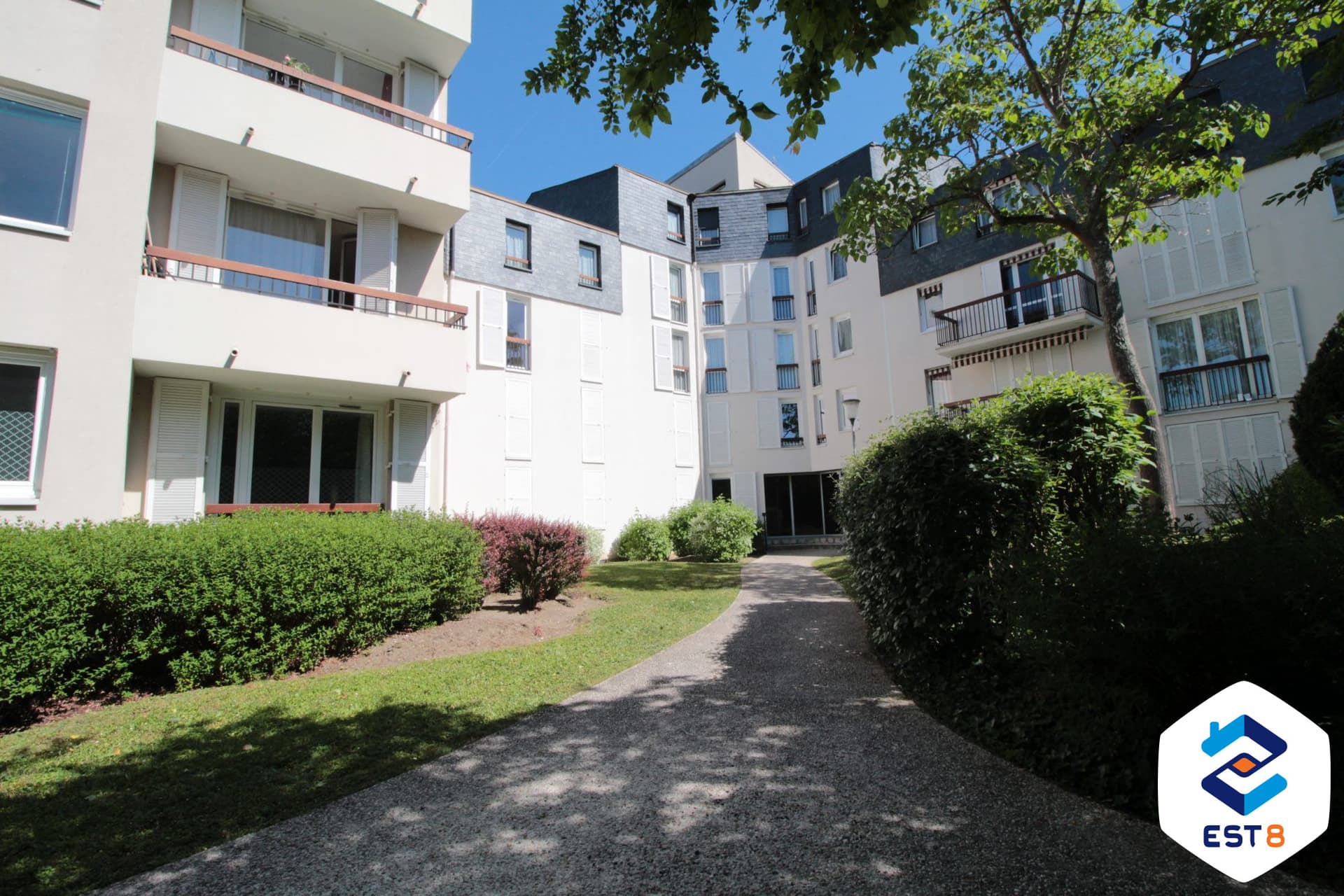 Appartement T3 rénové avec ascenseur, cave et parking – Compiègne