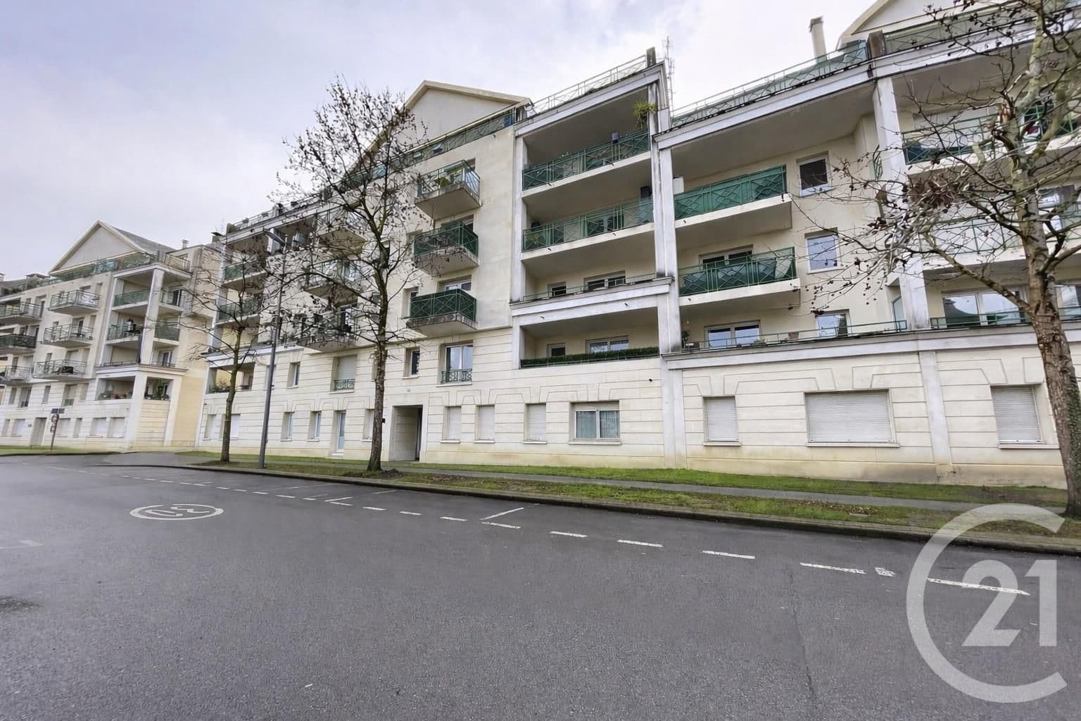 Appartement T2 à vendre - 2 pièces - 48.77 m2 - COMPIEGNE