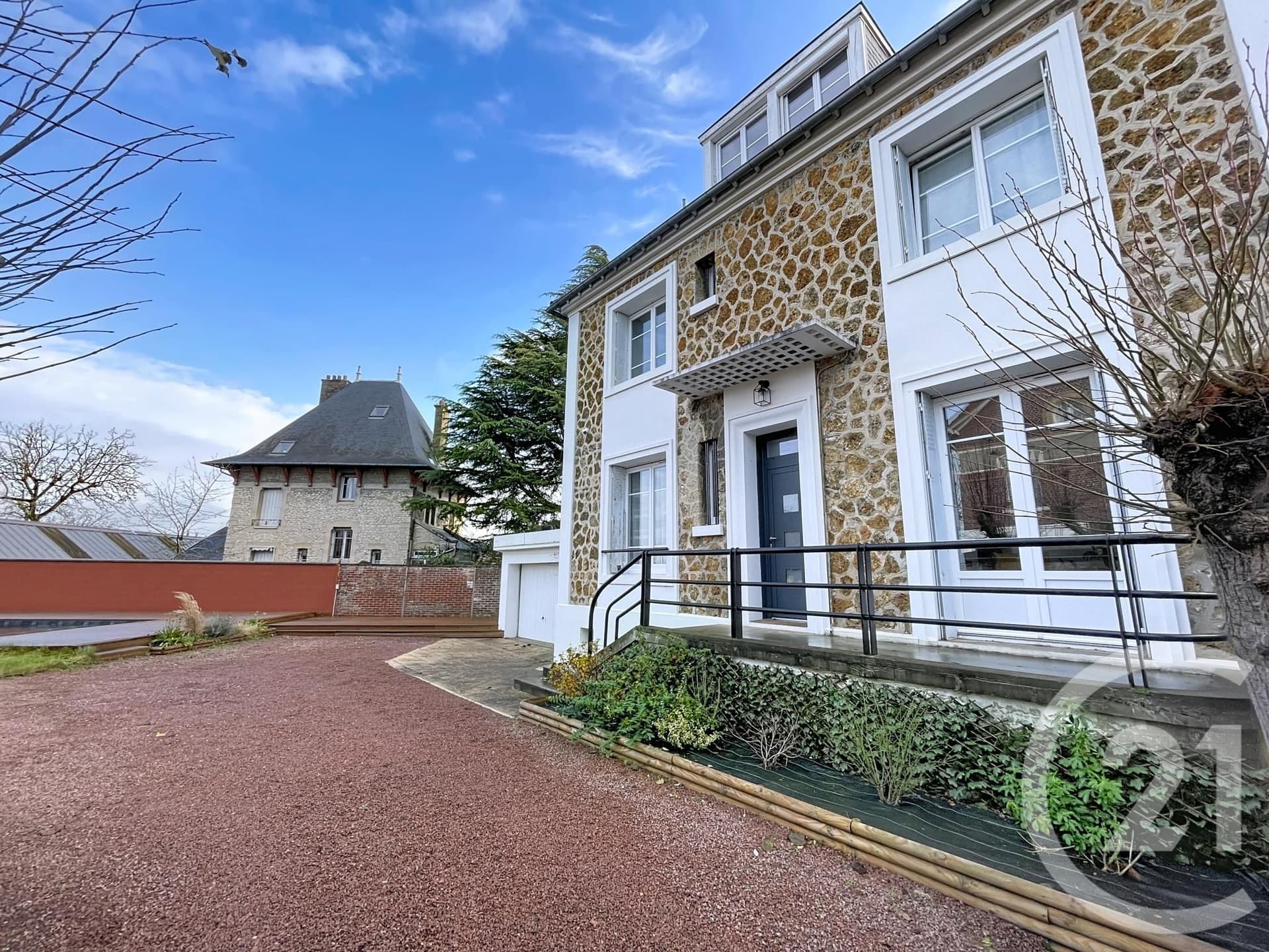 maison à vendre - 7 pièces - 152.0 m2 - COMPIEGNE