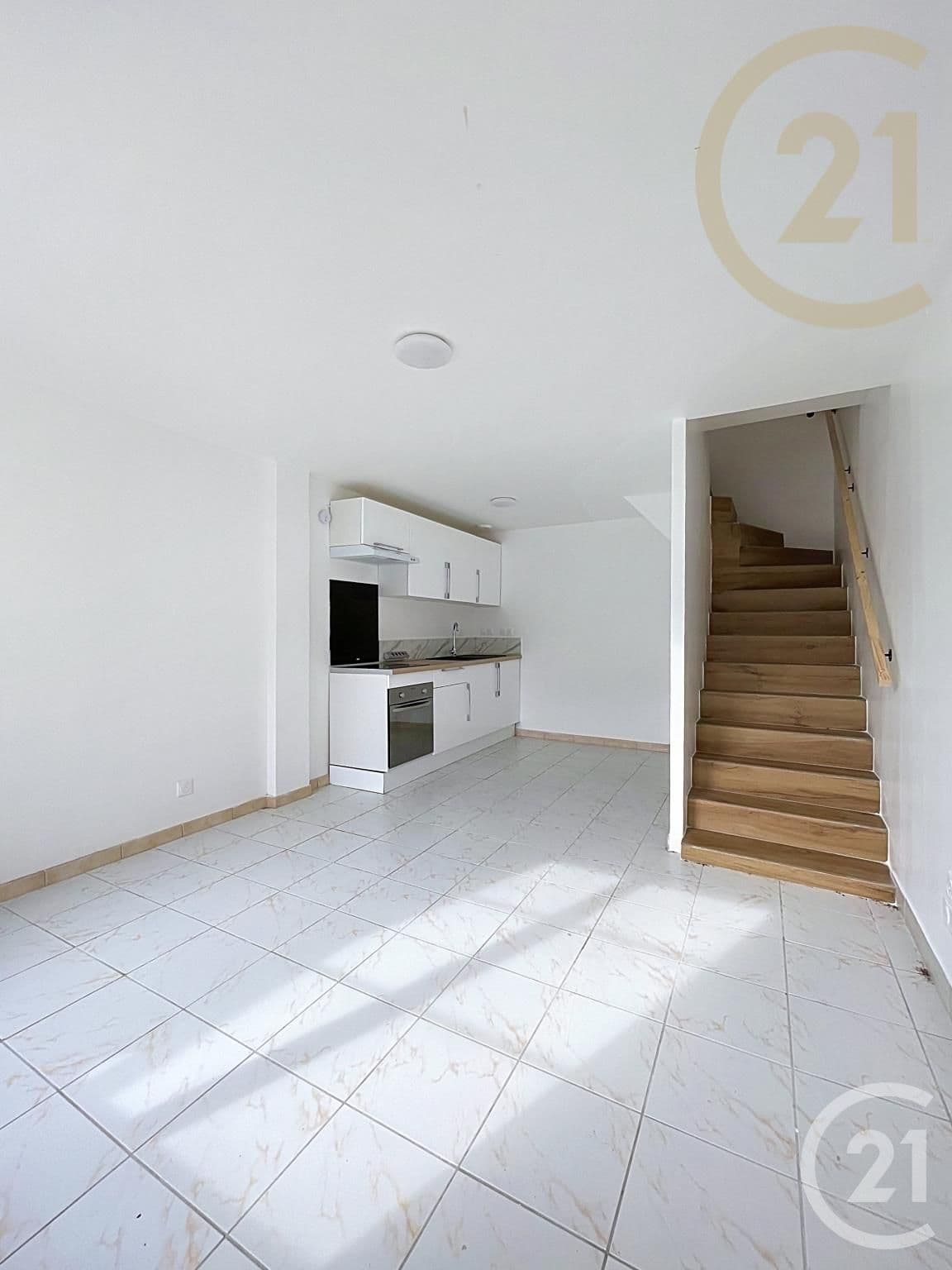 Appartement Duplex à louer - 3 pièces - 49.95 m2 - COMPIEGNE
