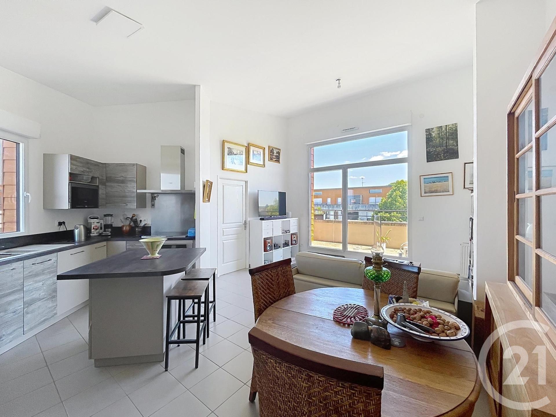Appartement T3 à vendre - 3 pièces - 69.73 m2 - COMPIEGNE