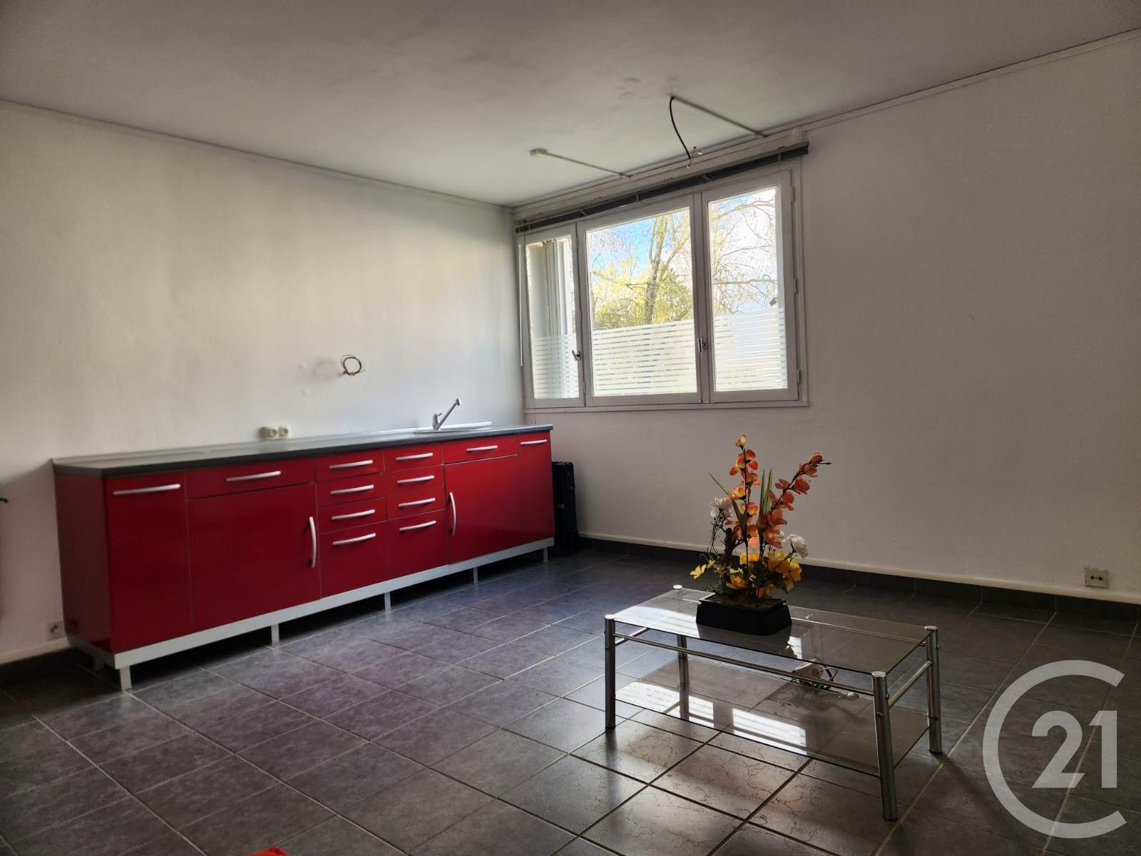Appartement F4 à vendre - 4 pièces - 85.0 m2 - COMPIEGNE