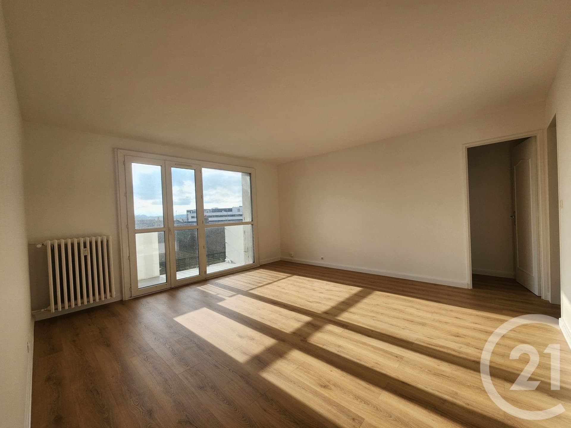 Appartement F4 à vendre - 4 pièces - 70.0 m2 - COMPIEGNE