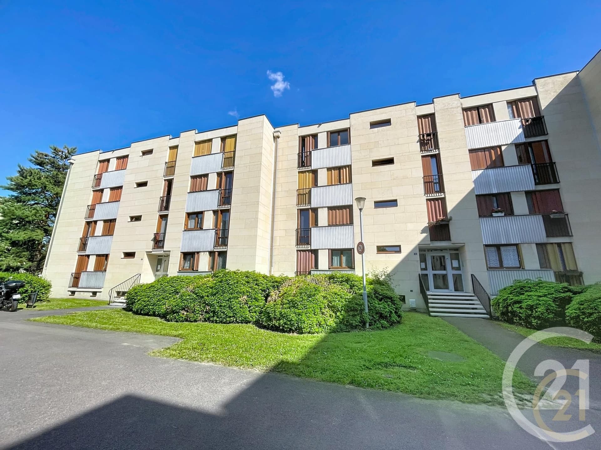 Appartement Chambre à louer - 3 pièces - 9.7 m2 - COMPIEGNE