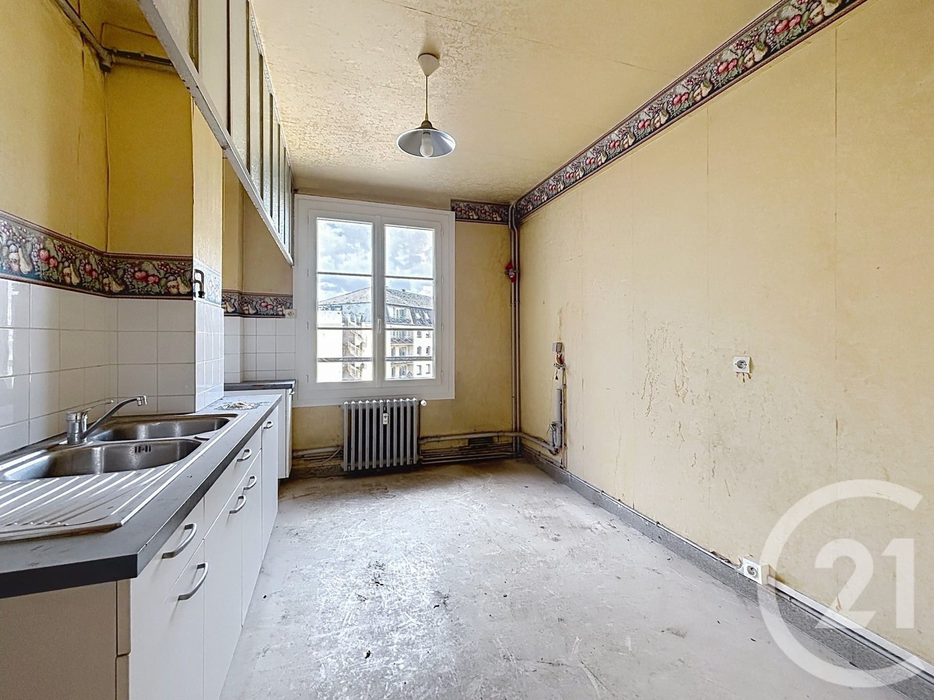 Appartement F4 à vendre - 4 pièces - 103.31 m2 - COMPIEGNE