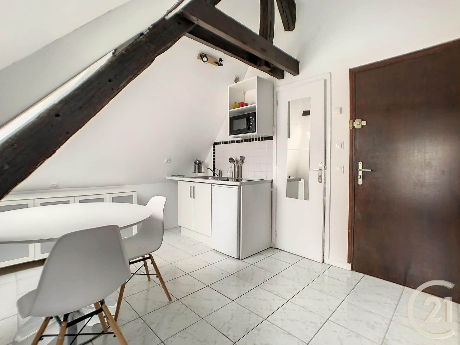 Appartement F1 à louer - 1 pièce - 20.87 m2 - COMPIEGNE