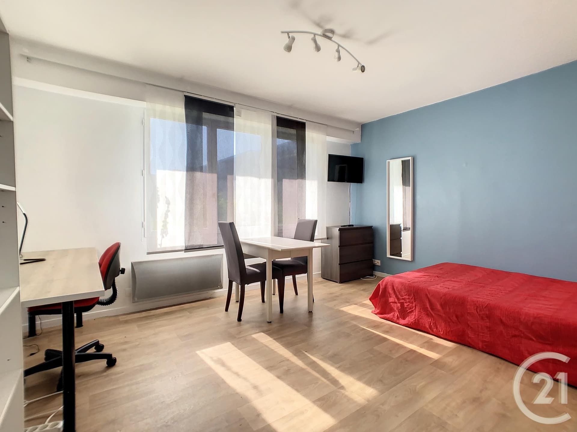 Appartement F1 à louer - 1 pièce - 27.5 m2 - COMPIEGNE