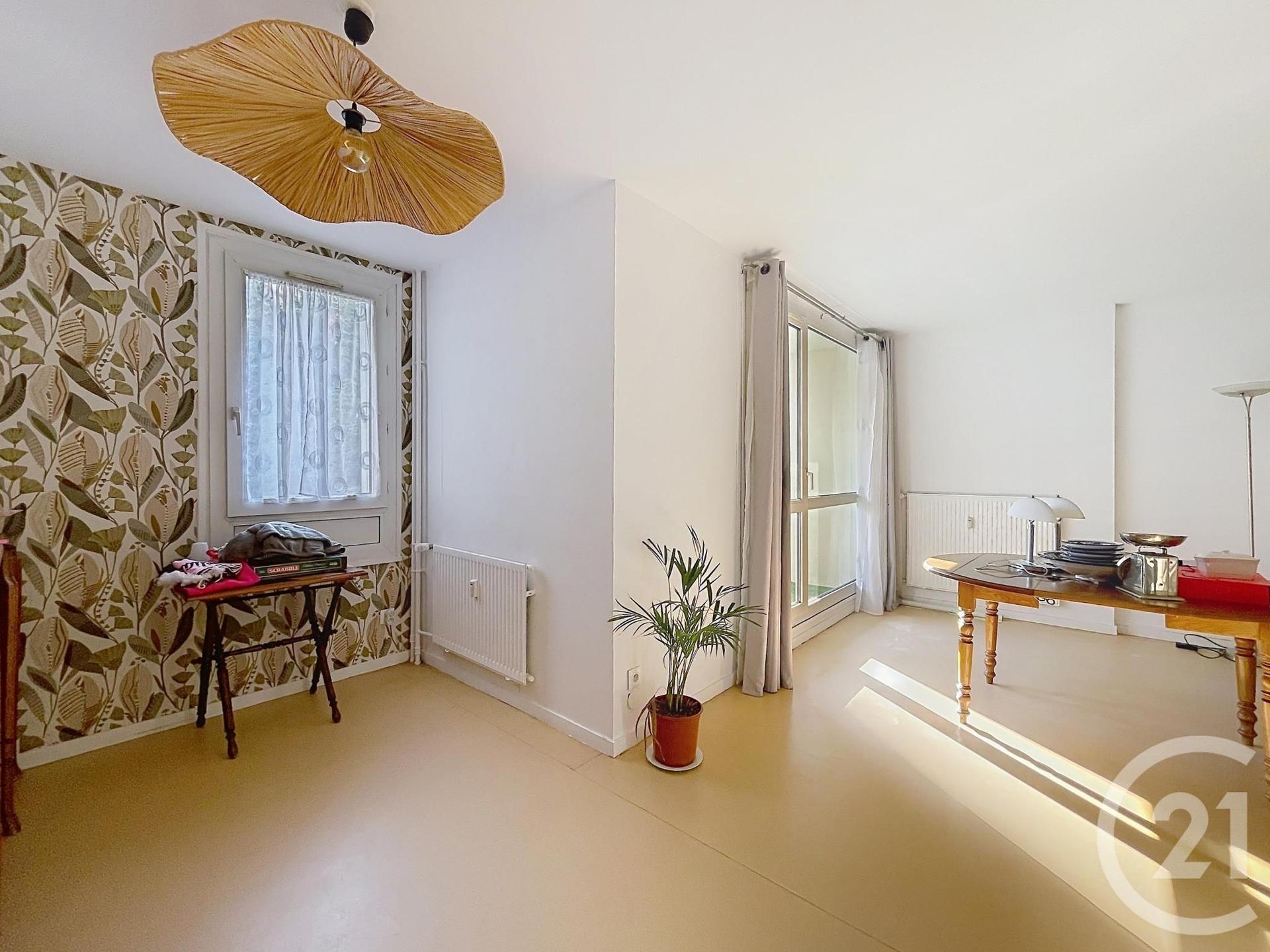 Appartement F4 à vendre - 4 pièces - 84.35 m2 - COMPIEGNE